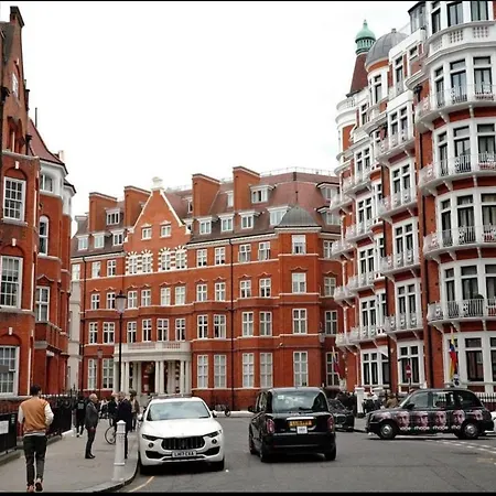 Luxury Knightsbridge Apartment Outside Harrods London Exterior photo