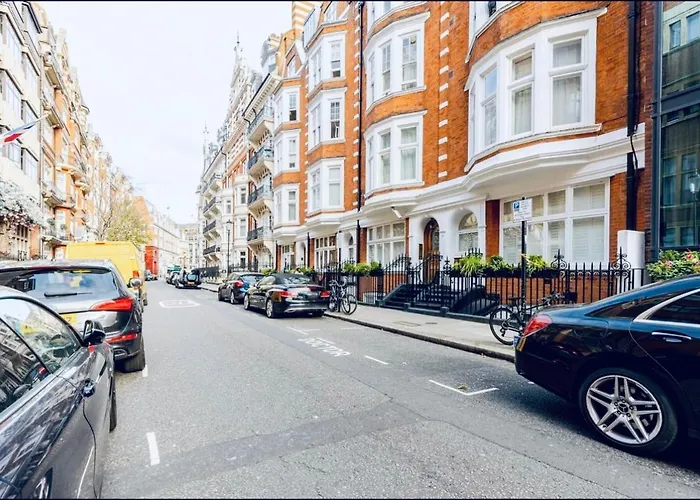Luxury Knightsbridge Apartment Outside Harrods