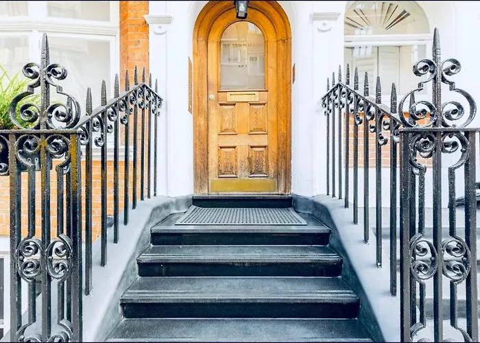 Luxury Knightsbridge Apartment Outside Harrods