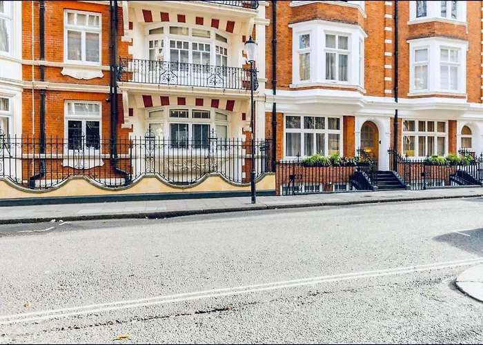 Luxury Knightsbridge Apartment Outside Harrods
